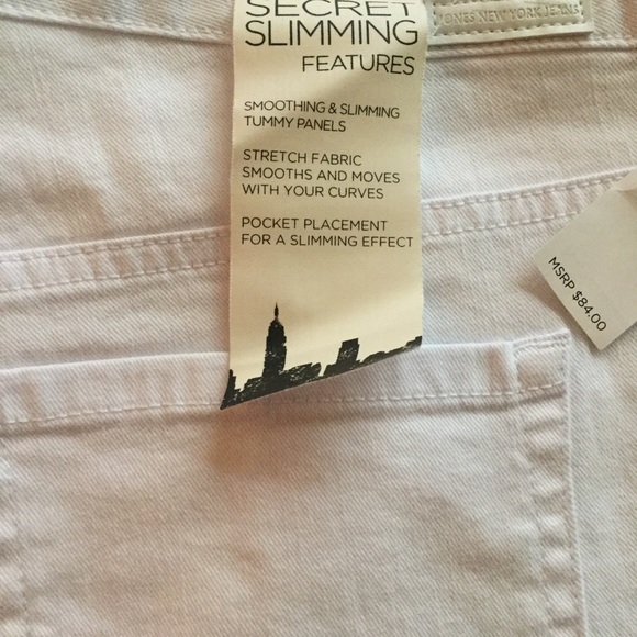 SECRET SLIMMING PLUS SIZE WHITE JEANS JONES NY NWT - Picture 2 of 4