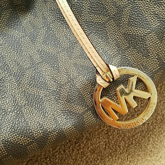 Gorgeous MK Grayson - Picture 2 of 4