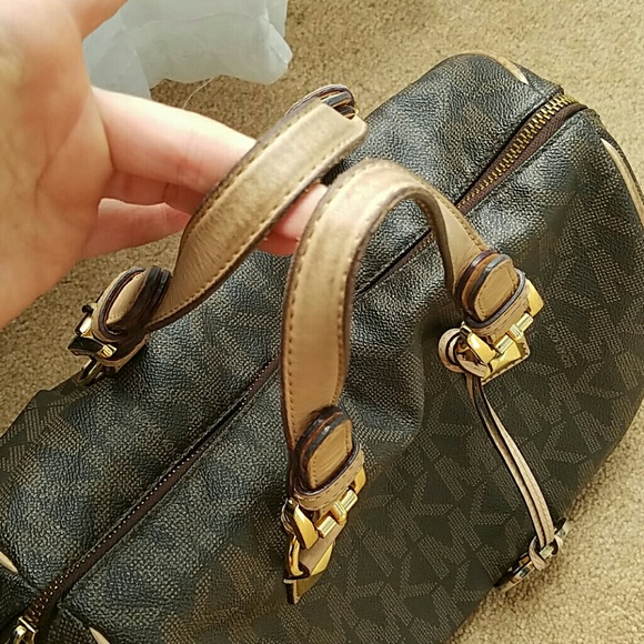 Gorgeous MK Grayson - Picture 3 of 4