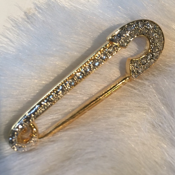 Fashion jewelry pace set crystals safety pin
