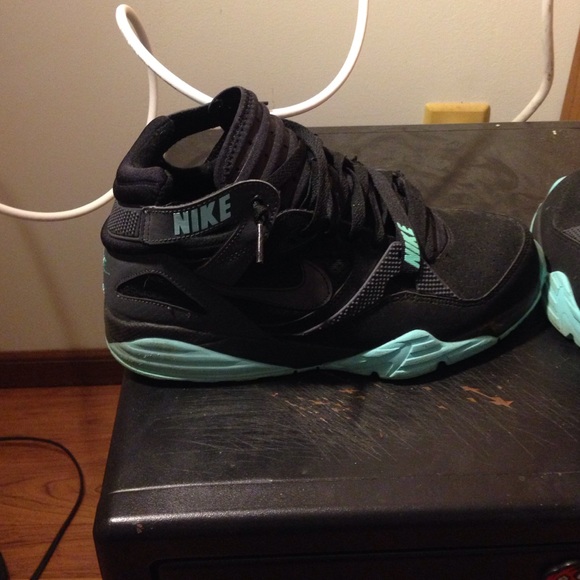 Nike - Picture 2 of 3