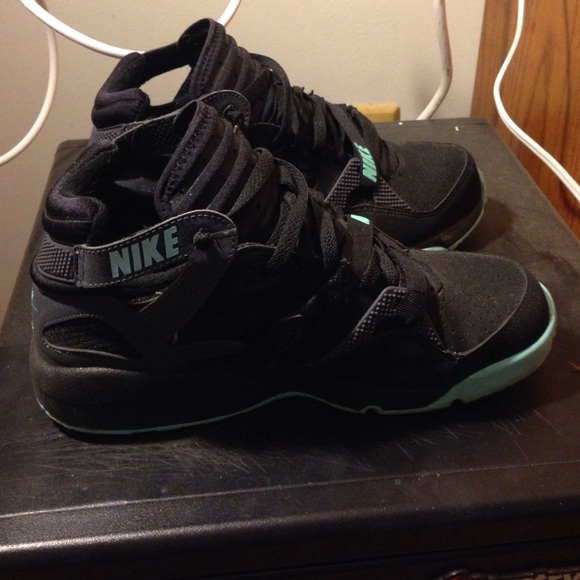 Nike - Picture 3 of 3