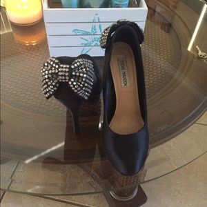 Steve Madden Pumps with Bow