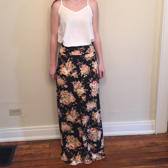 Dresses & Skirts - 1 left!! Host pick 10/19 Black floral maxi