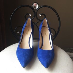 Blue suede Nine West pumps