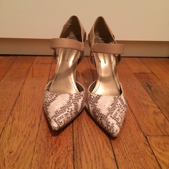 Faux snake skin pointed toe heels