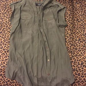 Button up hunter green top