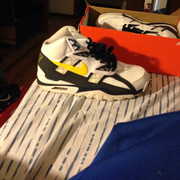 Nike - Picture 2 of 3