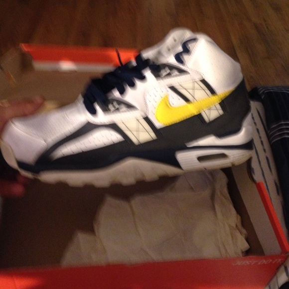 Nike - Picture 3 of 3