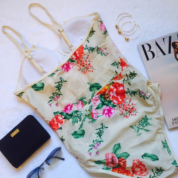 5🌟 BUYER RATED🌟 FLORAL BUSTIER SWIMSUIT - Picture 2 of 4