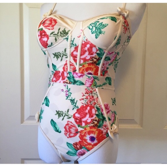 5🌟 BUYER RATED🌟 FLORAL BUSTIER SWIMSUIT - Picture 4 of 4