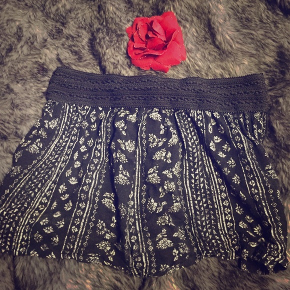 Black Patterned Tribal Shorts ✨ XL