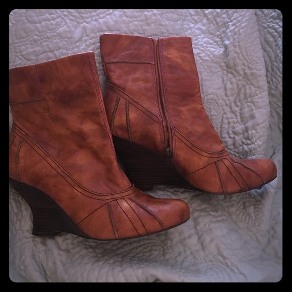 Super cool booties!