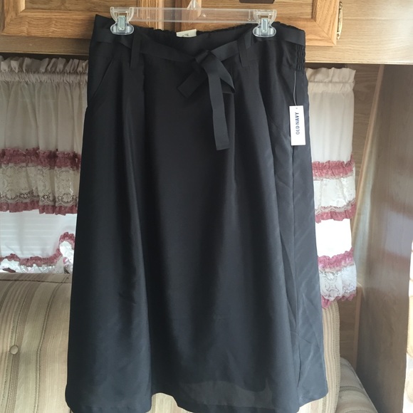 Old navy black skirt