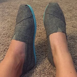 Brown pattern TOMS with blue soles