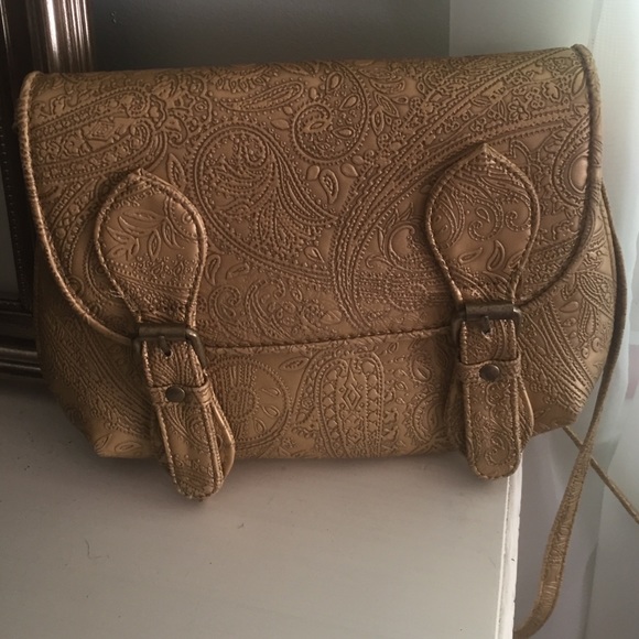 urban outfitters gold messenger