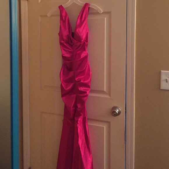 Mermaid fuchsia prom dress