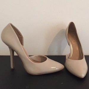 BCBG PARIS nude pumps