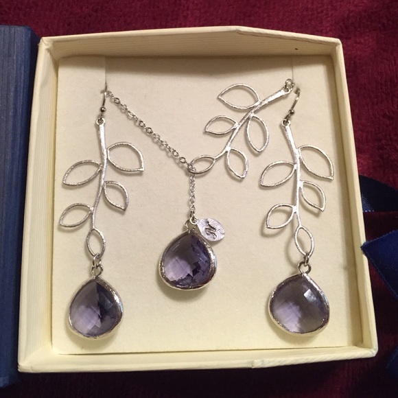 Leaf necklace and earring set