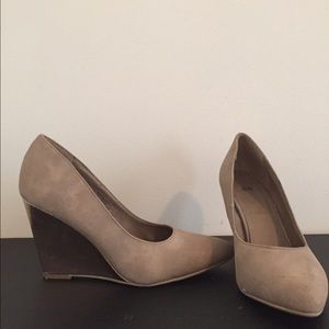 Rose gold metallic wedges