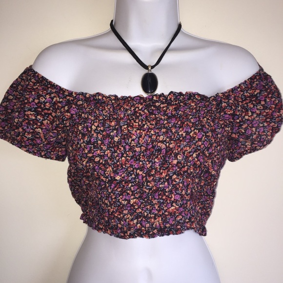 Brand new cute in or off shoulder fitted summer - Picture 2 of 4