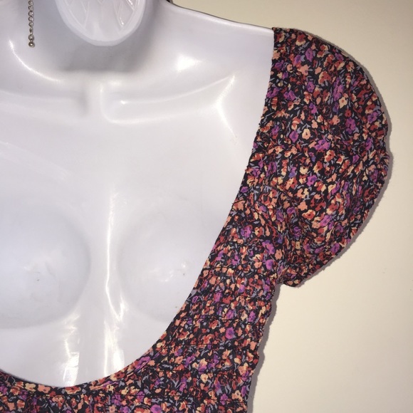 Brand new cute in or off shoulder fitted summer - Picture 4 of 4