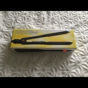 NWT Professional Infrashine Flat Iron 2"