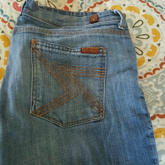 Good straight leg 7 jeans.