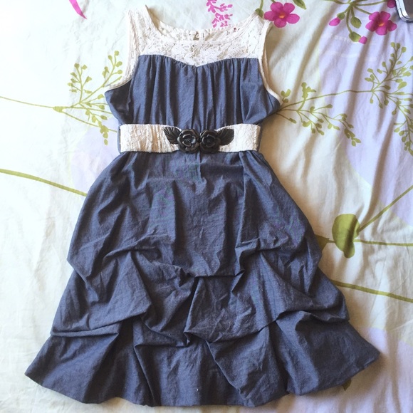 Gray & White Lace Ruffled Dress