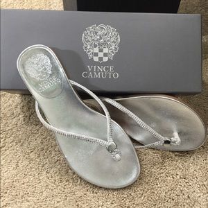 Vince Camuto flips flops