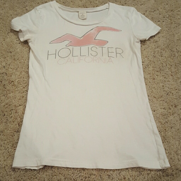 Hollister tee.
