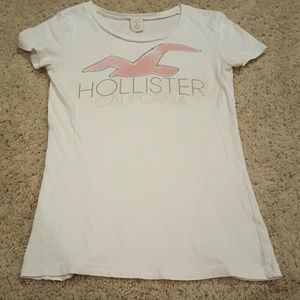 Hollister tee.