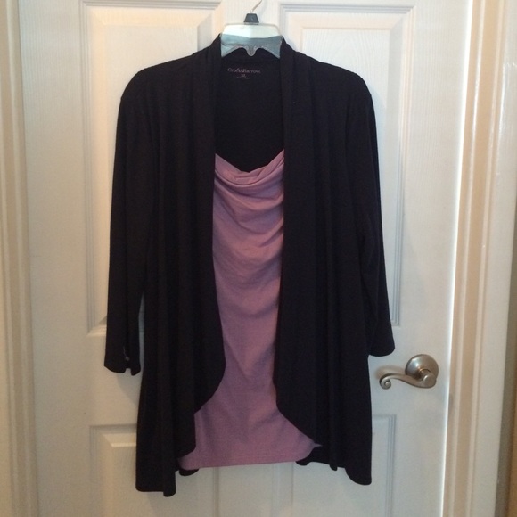 🎉SALE🎉 💕Beautyf top with 3/4 length sleeves💕