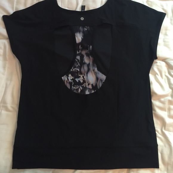 MOVING SALE💫Yoga top with back detailing