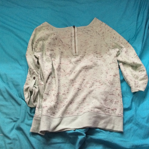 Green shirt with gold details - Picture 2 of 2