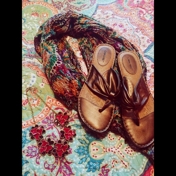 SOLD FINAL MARKDOWN Cherokee Bronze Sandals