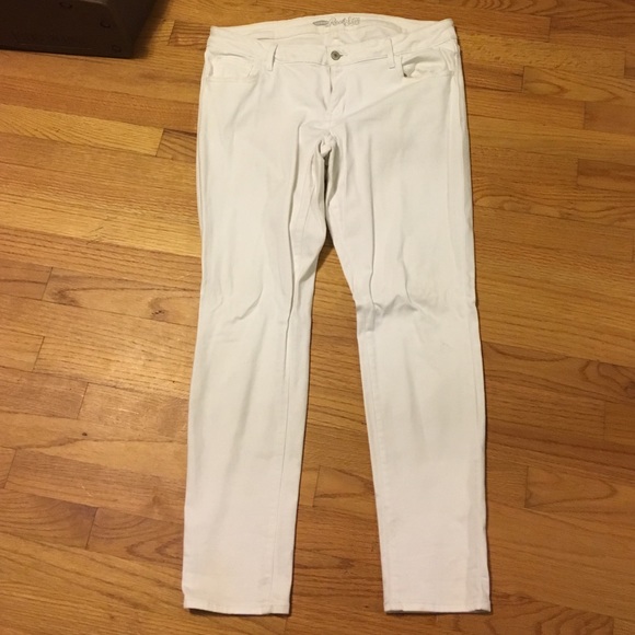 Cute white jeans 💜