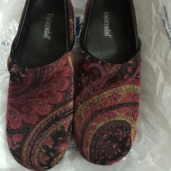 Burgundy Print Clogs
