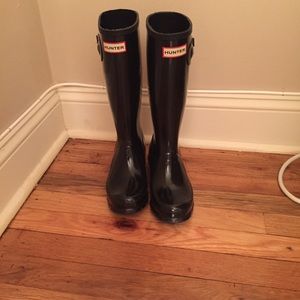 Hunter size 35 (5 USA) black rain boots.
