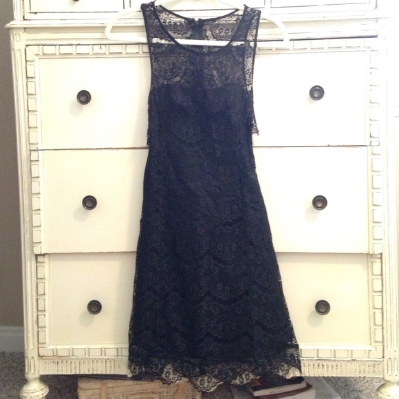 Black lace Windsor backless dress