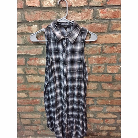 Sleeveless plaid top. - Picture 1 of 2