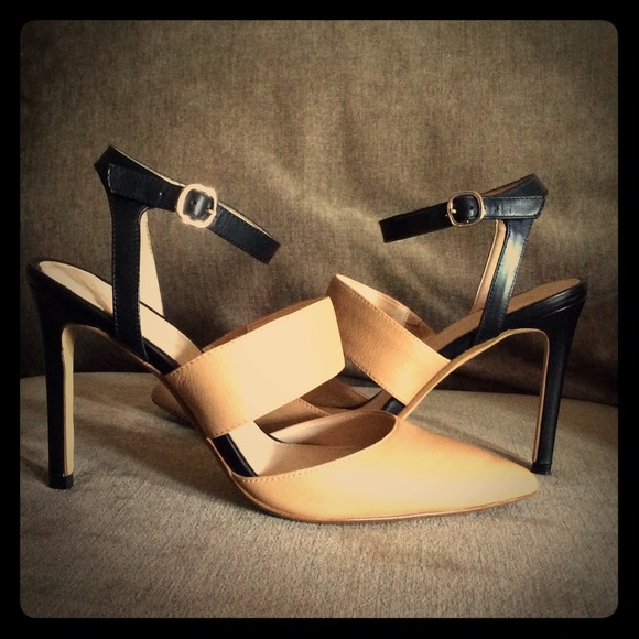 Banana Republic Shoes - Banana Republic High Heeled Strappy Pump. Size-8