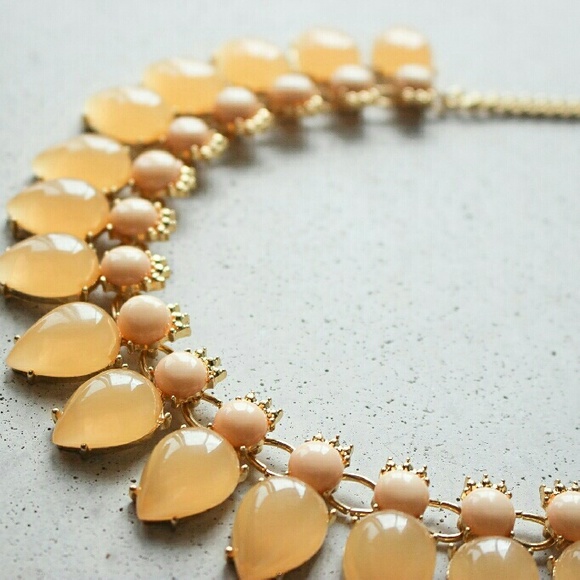 Orange teatdrop statement necklace - Picture 4 of 4