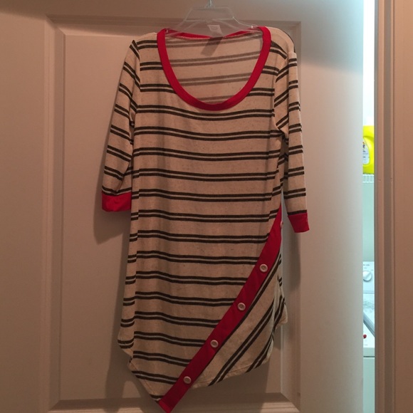 Tunic with buttons on side