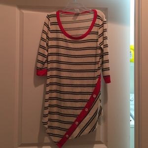 Tunic with buttons on side