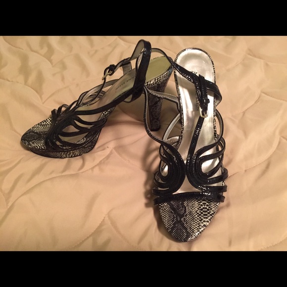 Anne Klein leather leopard print open toe sandals - Picture 1 of 3