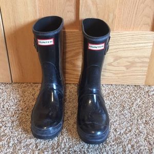 Black short hunter boots US size 6F/5M.