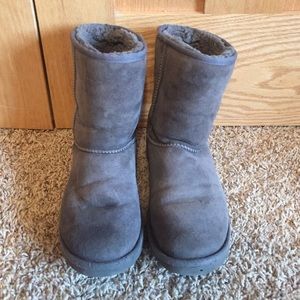 Short gray ugg boots size 7 (US Female)