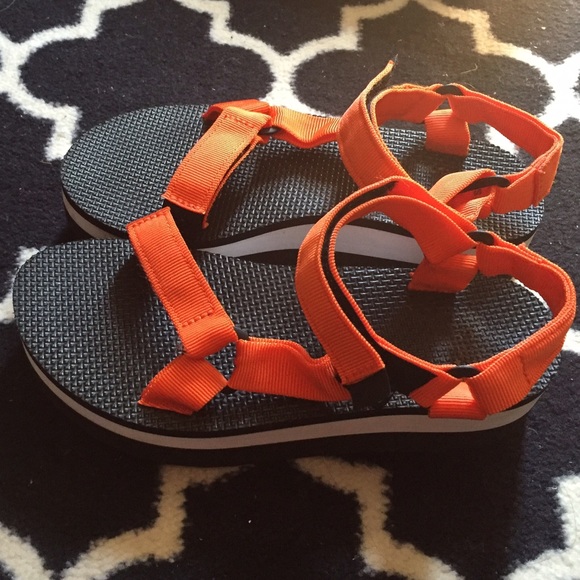 Teva flat form sandals 37