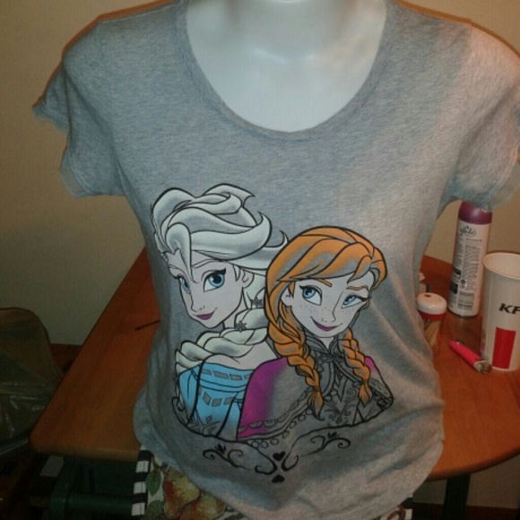 T-SHIRTS/Gray never been worn.